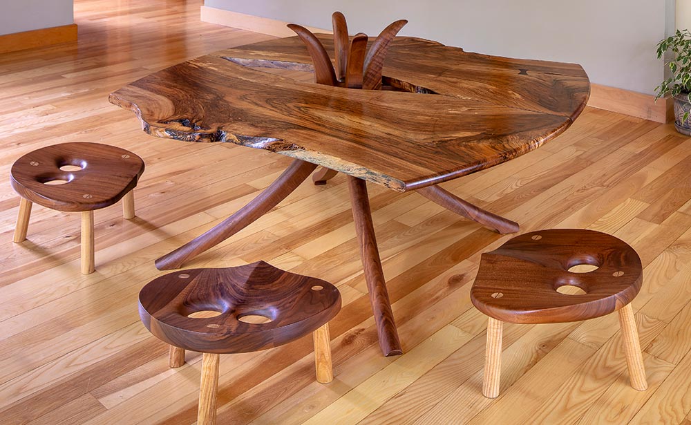 GWS_12_Table_Grace_Stool_Om_Walnut_2x3_FF